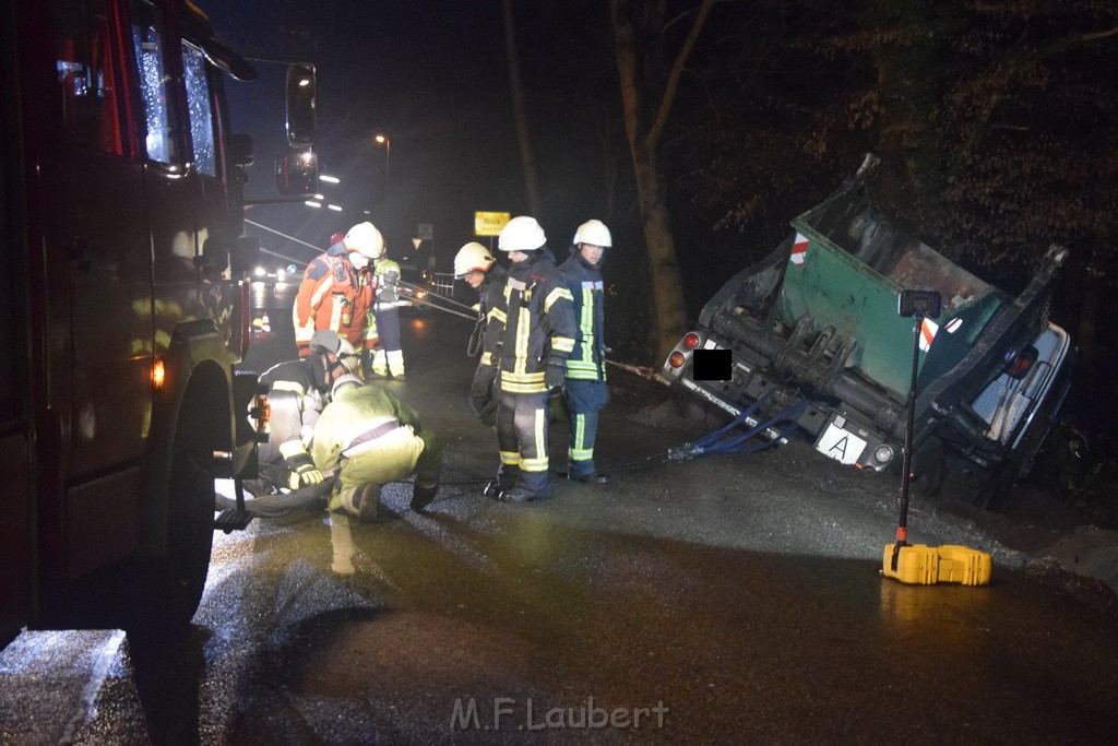 Container LKW umgestuerzt Koeln Brueck Bruecker- Dellbruecker Mauspfad P323.JPG - Miklos Laubert